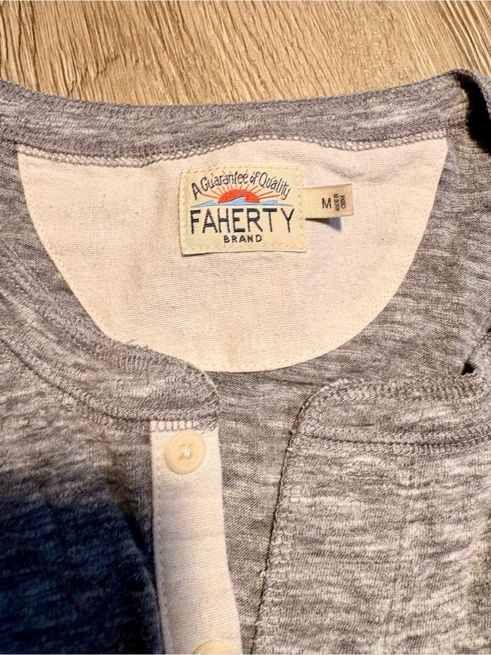Faherty Brand Men’s M Gray Slub Knit Short Sleeve Henley Shirt